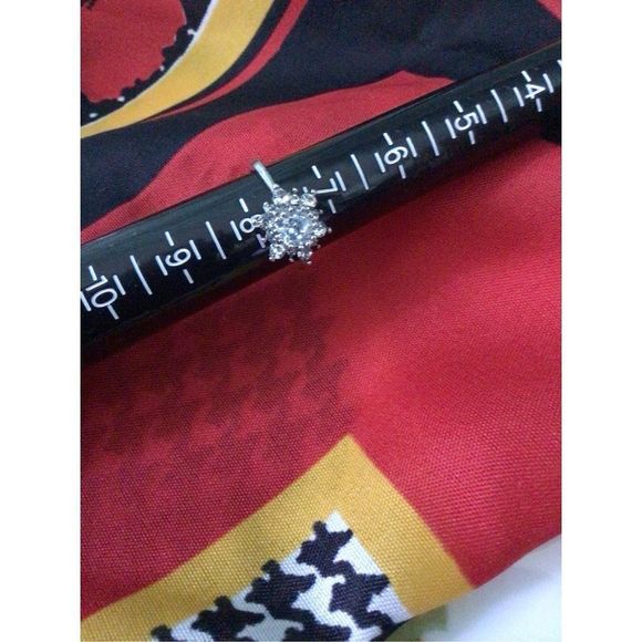 Flower Shape Halo Ring Size 7.5 Ring Zircon 14k Gold Plated Alloy Finger Ring 💍 - Picture 4 of 11